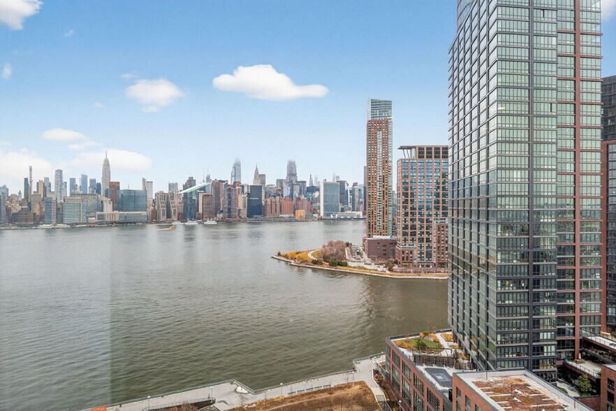 Building Photo - 16 Dupont St