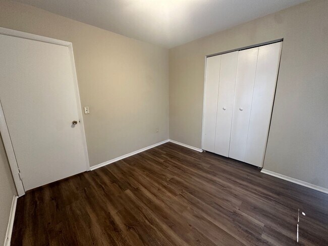 Building Photo - 705 Buena Vista Dr