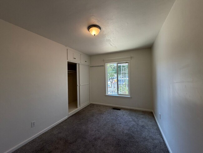 Building Photo - 564 E Street