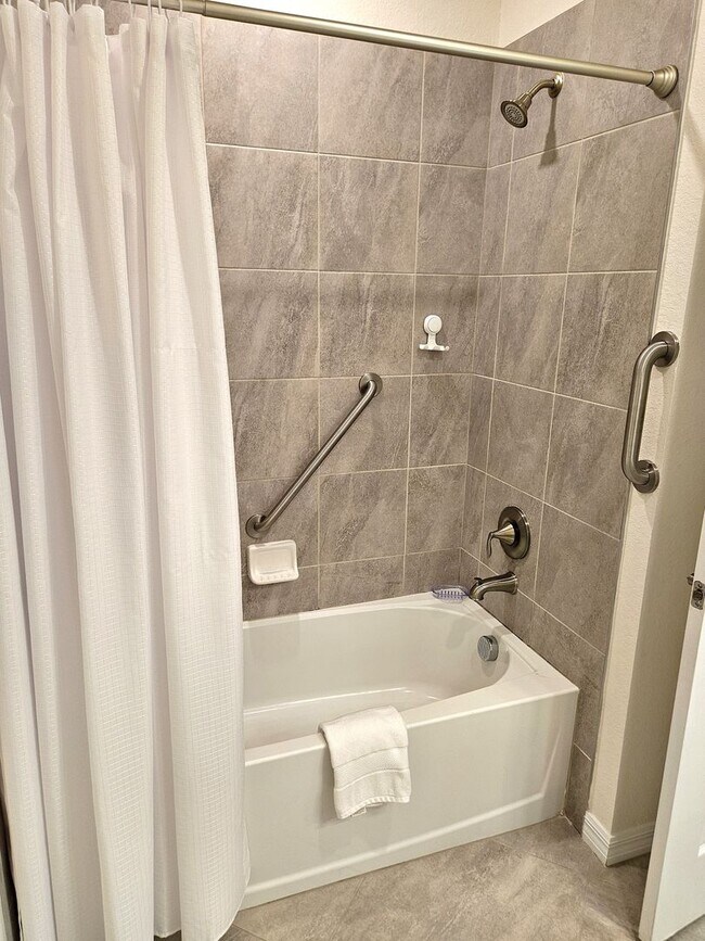 Building Photo - Seasonal Short-Term Sought after Sarasota National (Social Membership) with resort like Amenities!