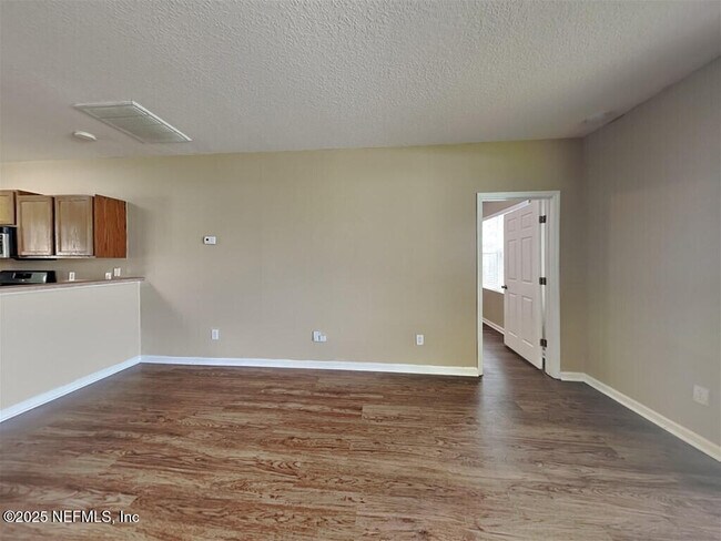 Building Photo - 2467 Eisner Dr