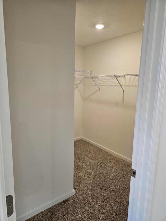 Building Photo - 410 Sweet Blossom Bend