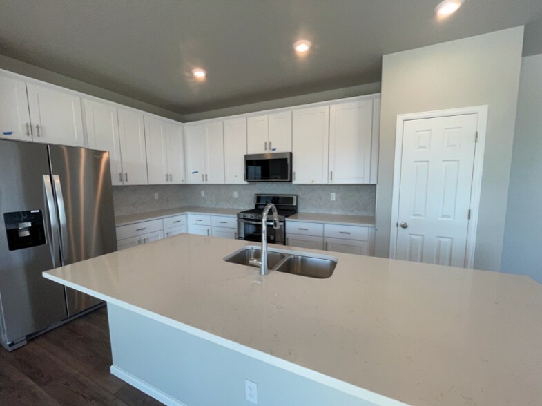 Building Photo - 817 Morning Glory Rd