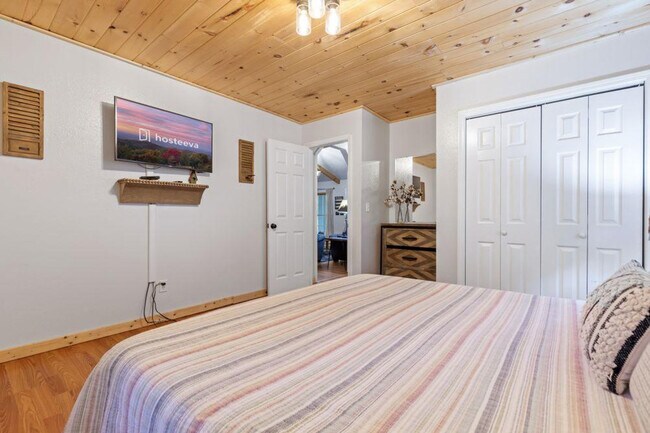 Building Photo - 3230 Cove Creek Way