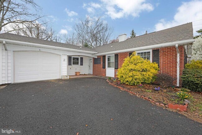 Building Photo - 2 S Sunset Rd