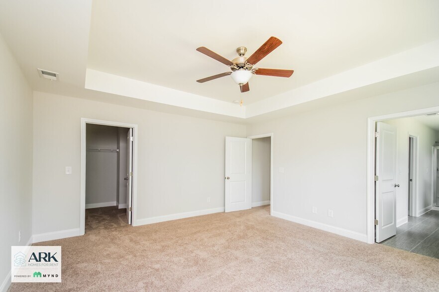 Building Photo - 420 Blue Robin Ln