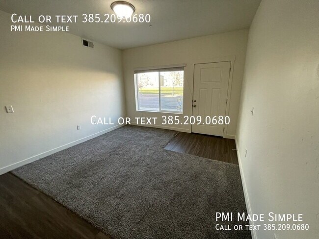 Building Photo - Move In Special! $300 First Months Rent!