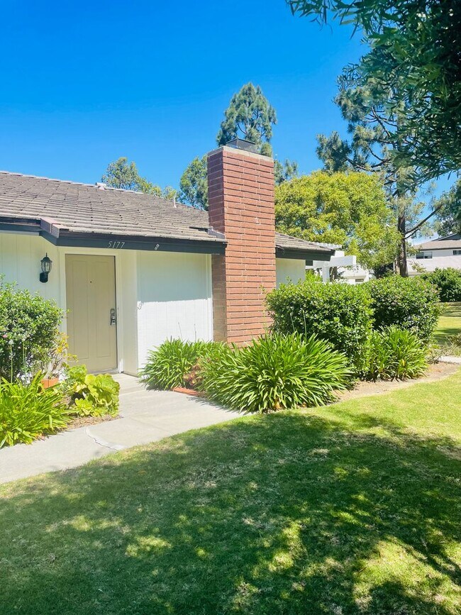 Building Photo - Spacious 2-bedroom, 2-bathroom condo featu...