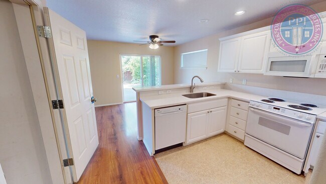 Building Photo - Bethany - Central Air, modern   Pet Friendly, Near Intel/Nike, Excellent Schools