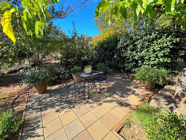 Building Photo - 926 Champion Ln