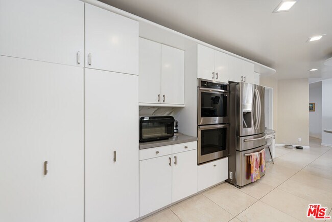 Building Photo - 1708 Clear View Dr