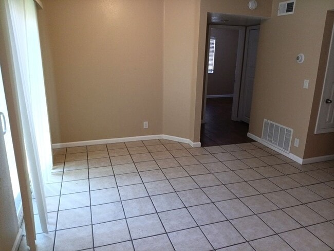 Building Photo - Available Now! 3 Bedroom 2 Bathroom Located in SW ABQ!! Showings Available! Price drop!