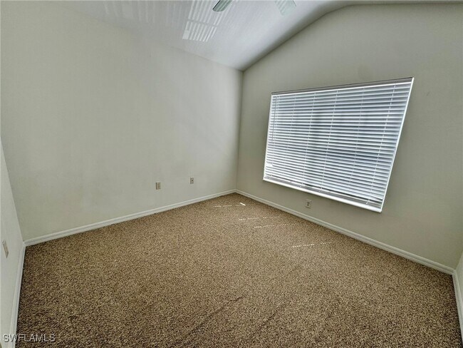 Building Photo - 860 Hampton Cir