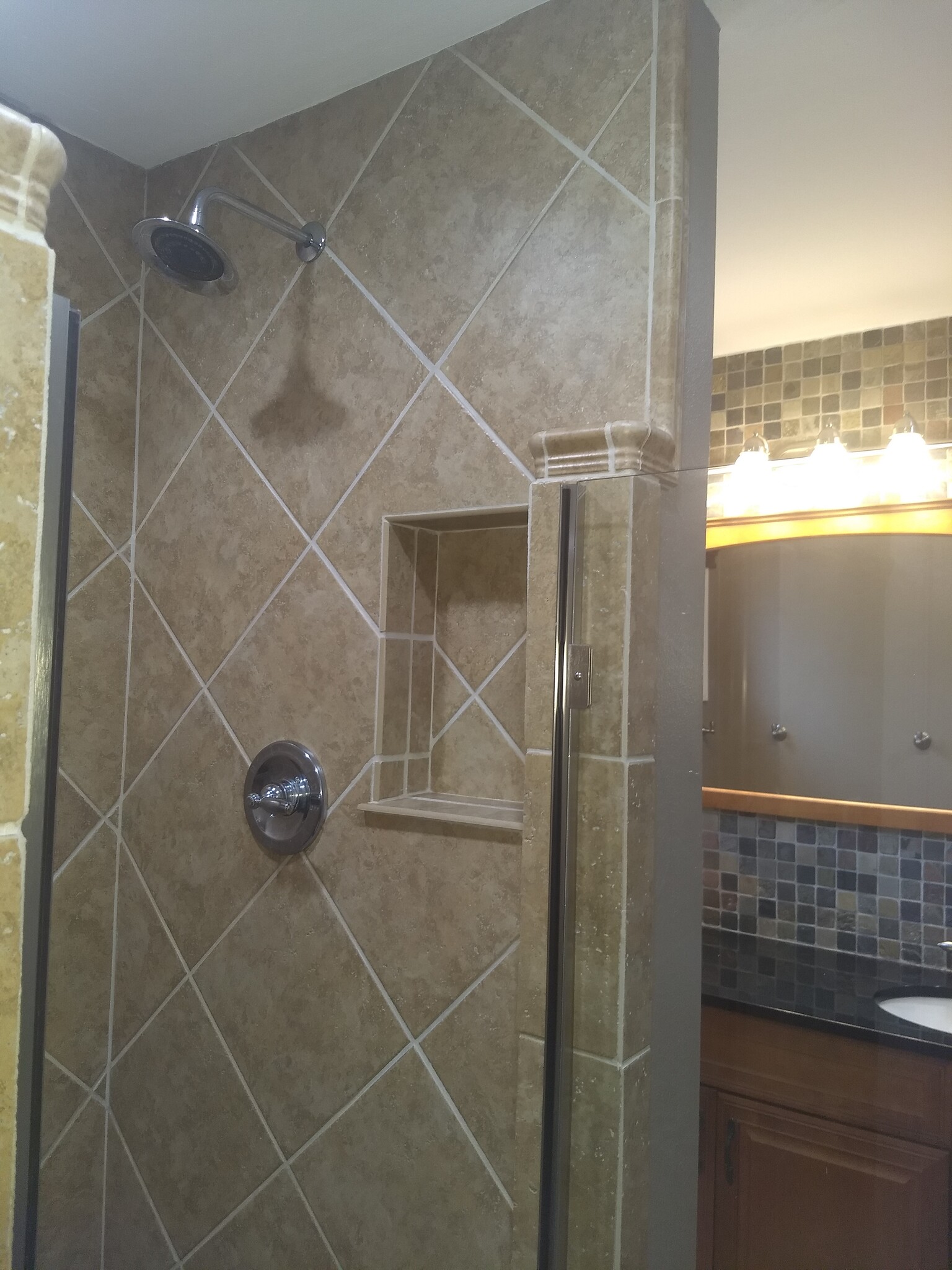 Master bathroom - 16351 Petro Dr