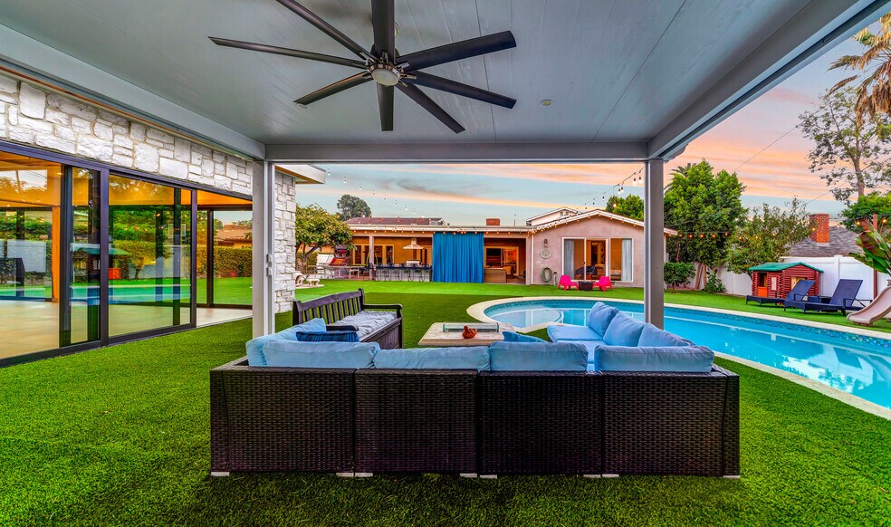 Building Photo - 5817 Ranchito Ave