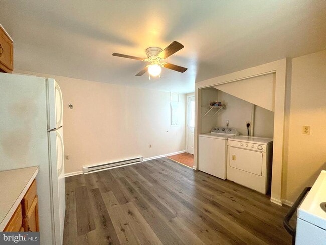 Building Photo - 490 Coster Rd