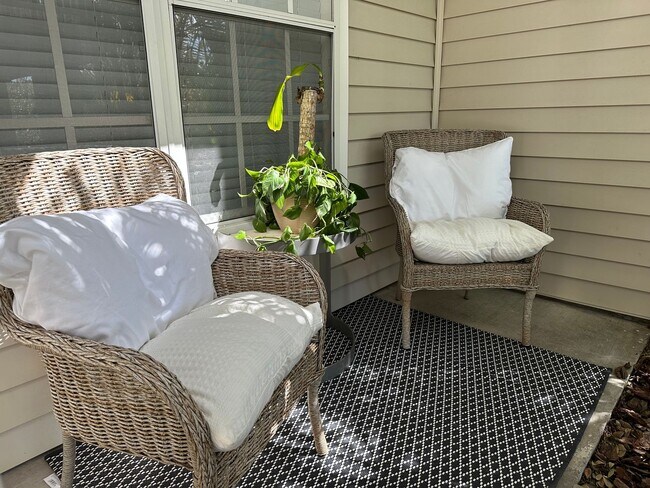 Building Photo - SEASONAL RENTAL - Downtown Sarasota Renovated Waterfront Condo