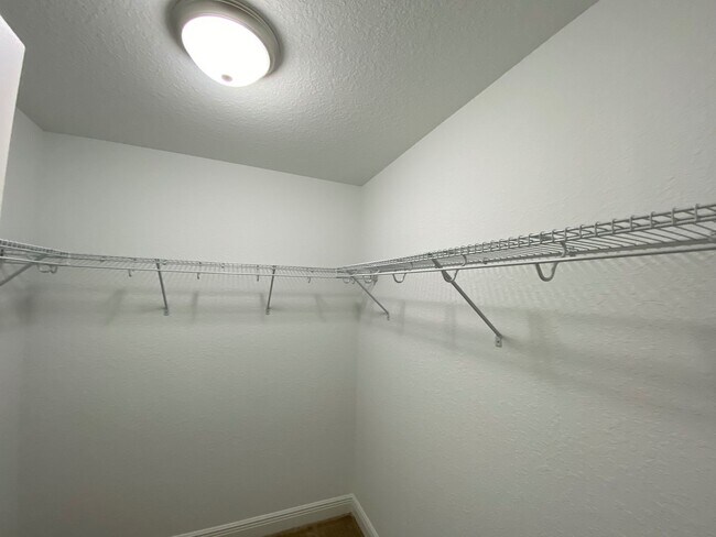 Building Photo - Desirable SW Ocala Neighborhood 3/2/2 **WON"T LAST**