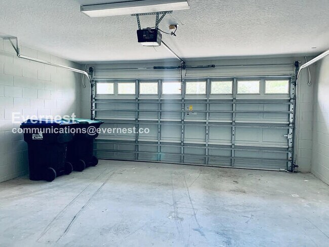 Building Photo - Spacious Home with Attached Garage and Central Air | Pet friendly | Available Soon!