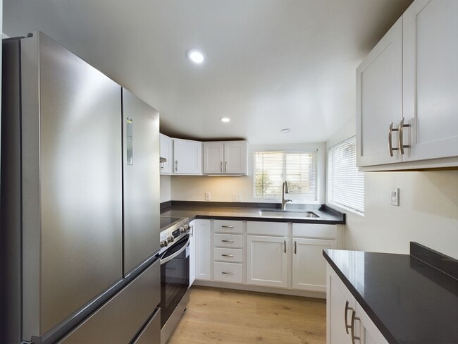 Building Photo - Adorable Remodeled Cottage in Seaside