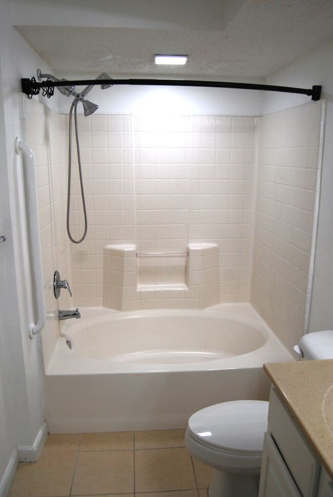 Building Photo - 3 Bedroom with Water View - Villanova at H...