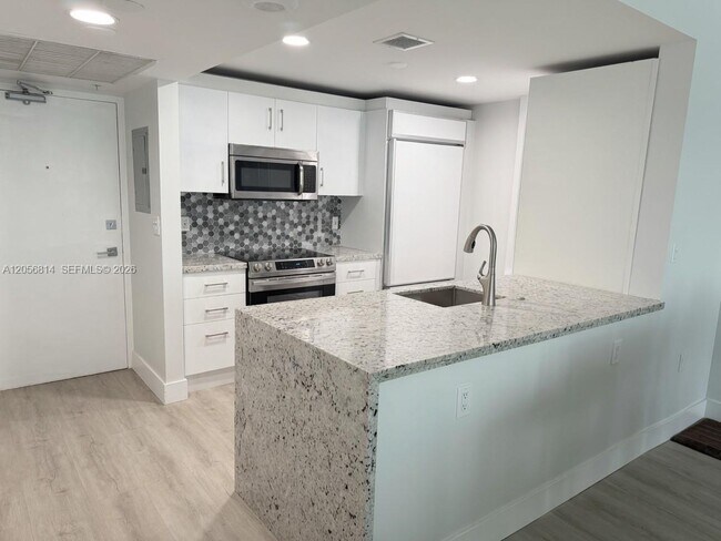 Building Photo - 10275 Collins Ave