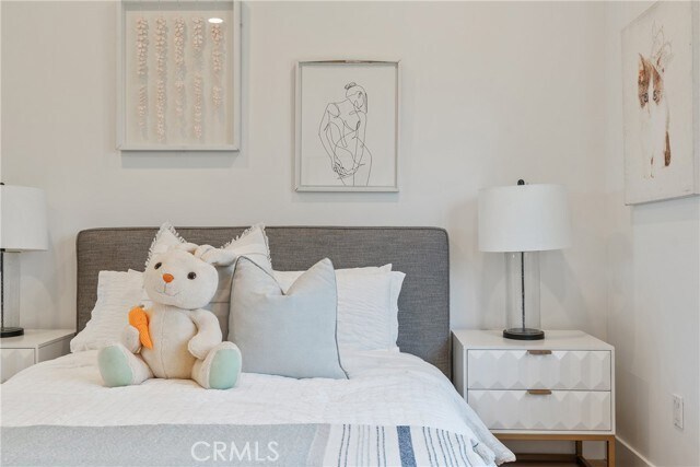 Building Photo - 19148 W Oxnard St