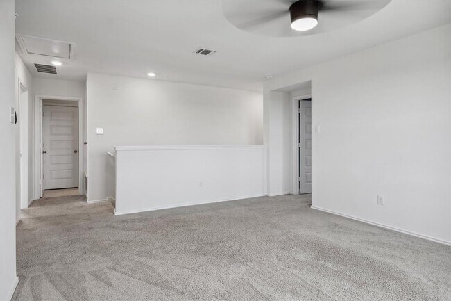 Building Photo - 925 Yellow Ribbon Trl