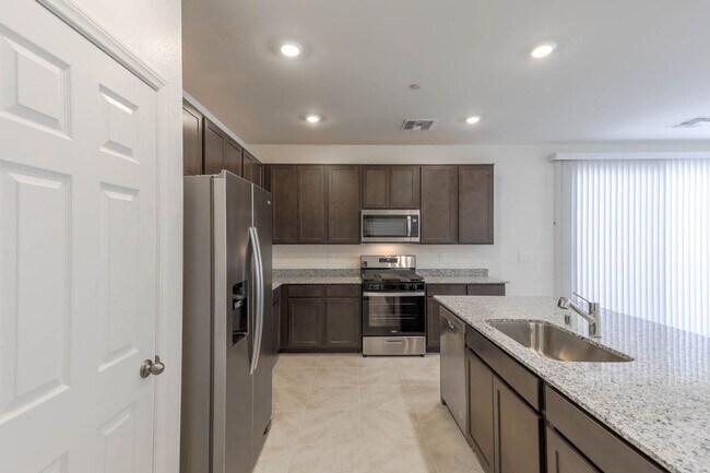 Building Photo - Brand New Inspirada Beauty With 1st Floor Bed and Bath