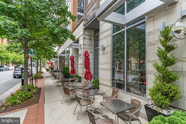 Building Photo - 2200 N Westmoreland St