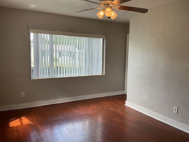 Building Photo - 3 Bed / 2 Bath Home in North Lakeland – Spacious Yard & Great Location