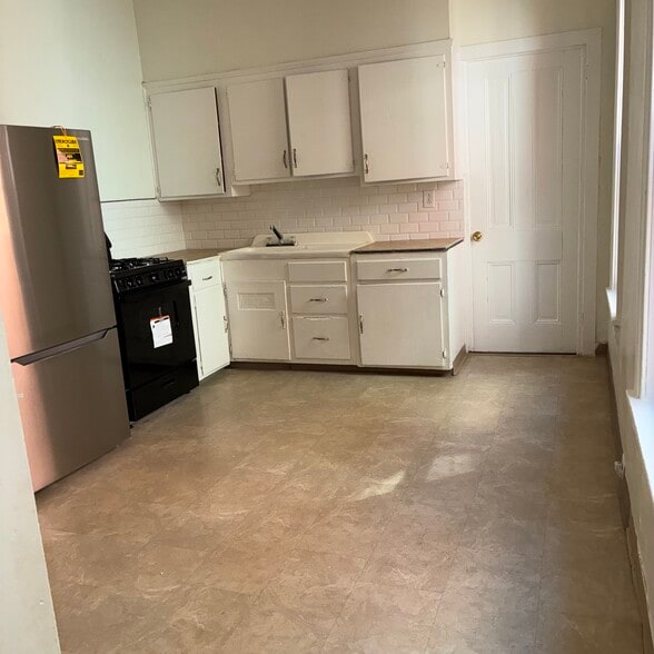 Kitchen - 330 N 4th St