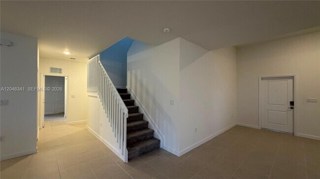 Building Photo - 2475 SE 29th Dr