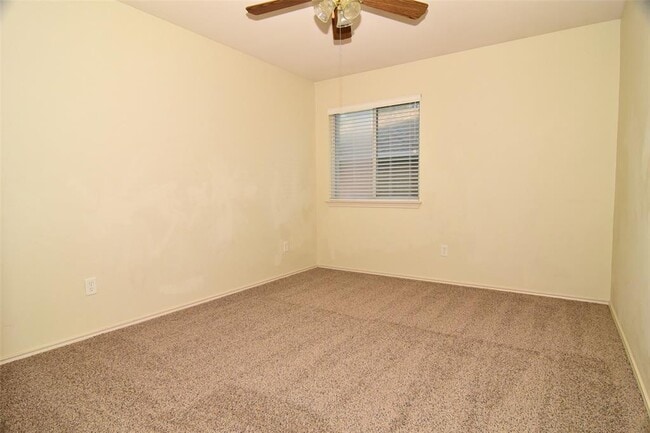 Building Photo - 3305 Stonewall Dr