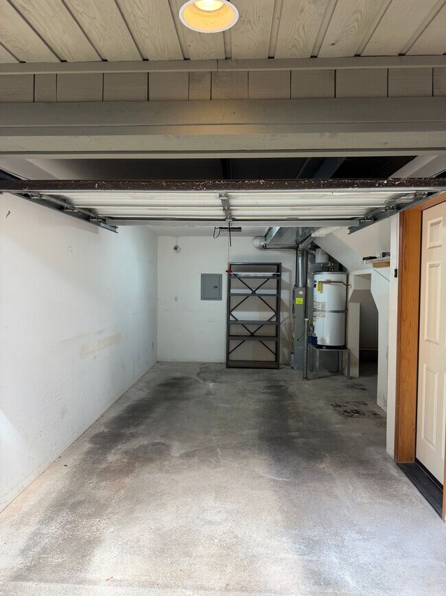 Building Photo - 939 N 105th St