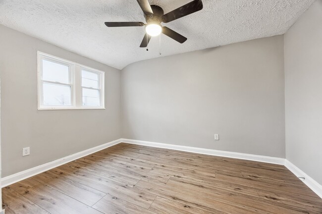 Building Photo - Three-Bedroom House In Dundalk