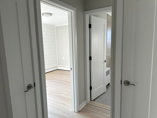 Building Photo - 137 N Center St