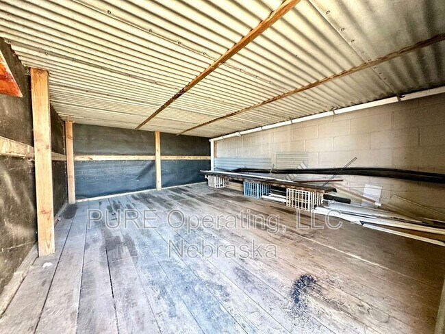 Building Photo - 20215 Pinkney St