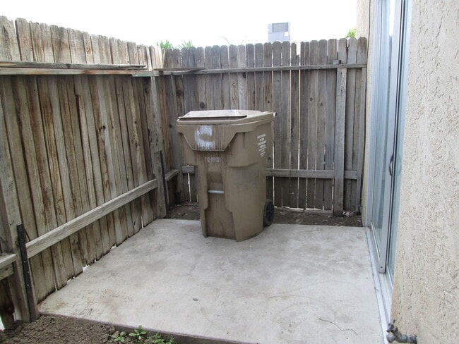 Building Photo - 4701 Country Pl Ln