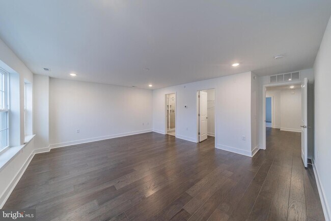 Building Photo - 135 Stoutsburg Blvd