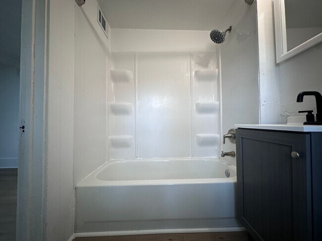 Building Photo - 303 Weston Ave