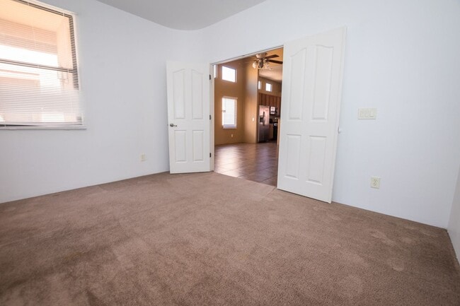 Building Photo - 3 Bedroom, 2 Bath Sante Fe, 2 Car Garage, ...