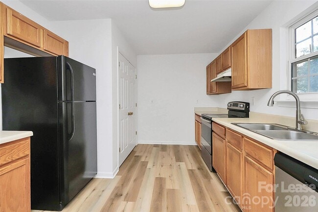 Building Photo - 1215 McAllister Dr