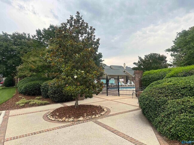 Building Photo - 324 Inverness Dr SW