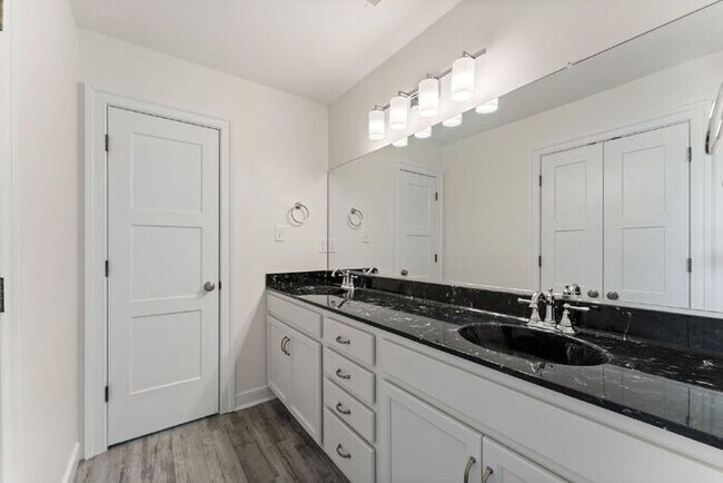 Building Photo - Spacious 5 Bedroom Home in Rountrey (Newmarket Section) – 3,555 Sq Ft – $4,350/mo