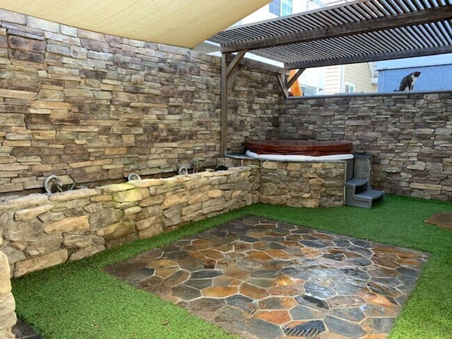 Building Photo - Silverstrand | Oxnard | Newly Renovated 2 Bed + 2 Bath | Office Space!