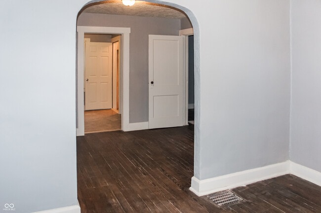 Building Photo - 2414 Indianapolis Ave