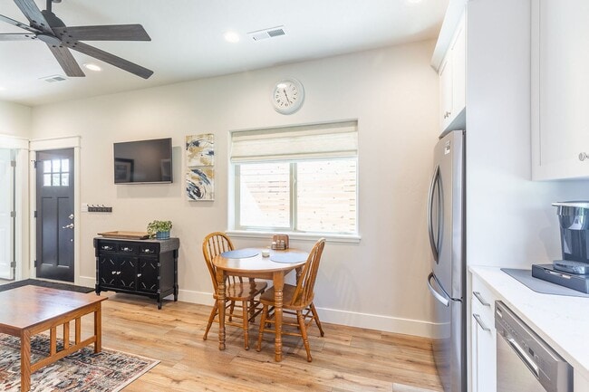 Building Photo - Charming Fully Furnished 1 Bedroom, 1 Bath...