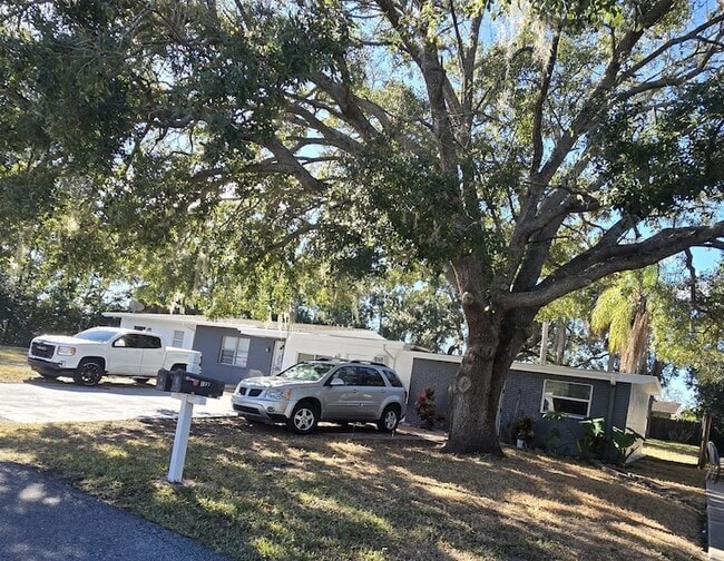 Building Photo - 1813 Hacienda Way