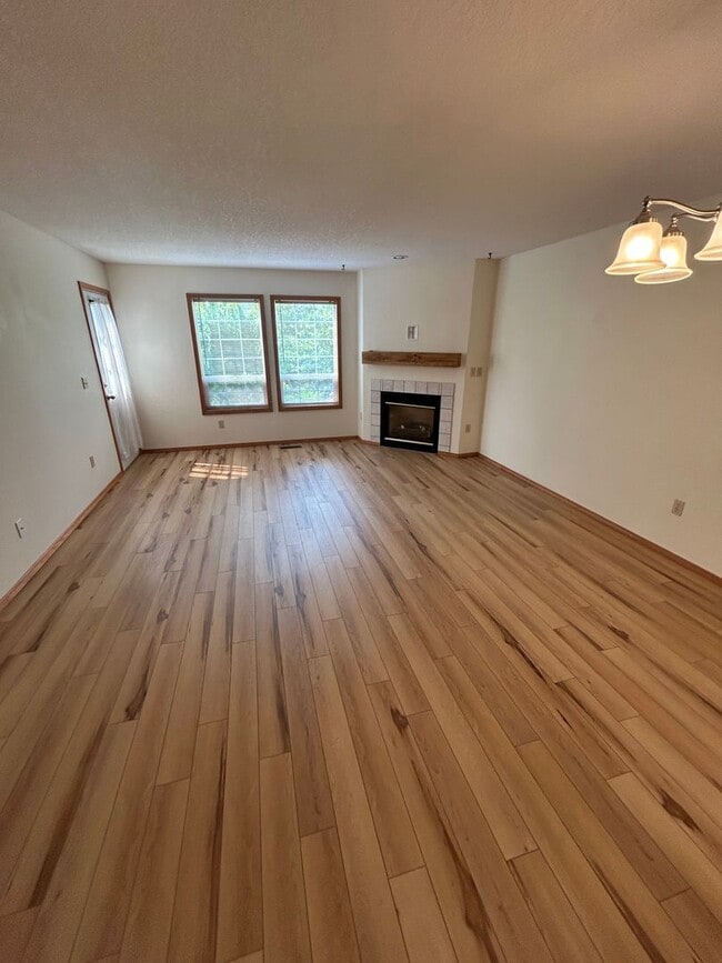 Building Photo - 824 NE Ashby Ct